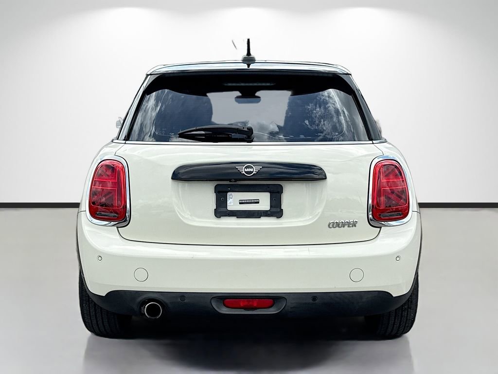 Used 2020 MINI Cooper 4-Door Hardtop image 4