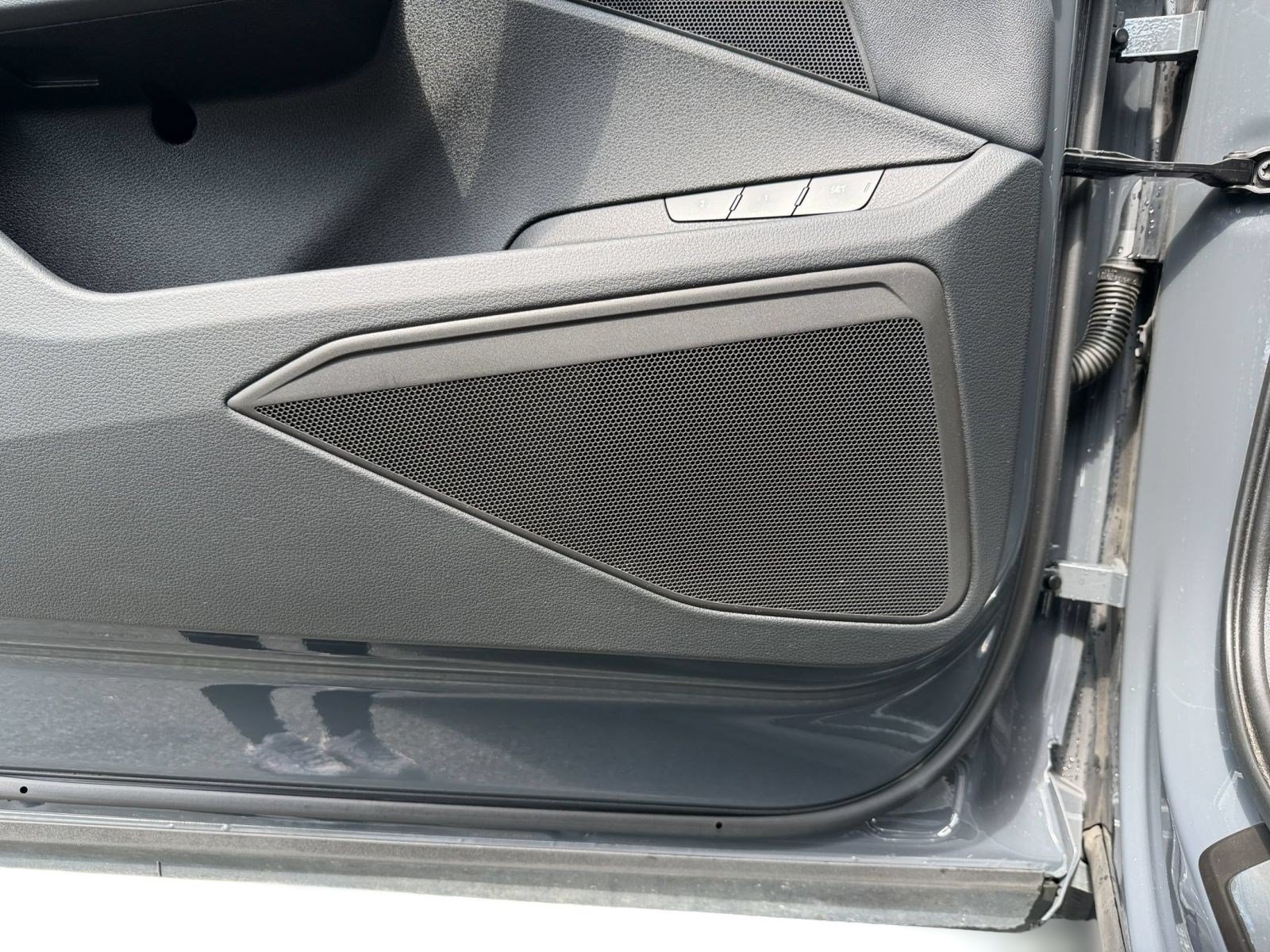 Used 2024 Audi Q8 e-tron Premium AWD/4WD image 27