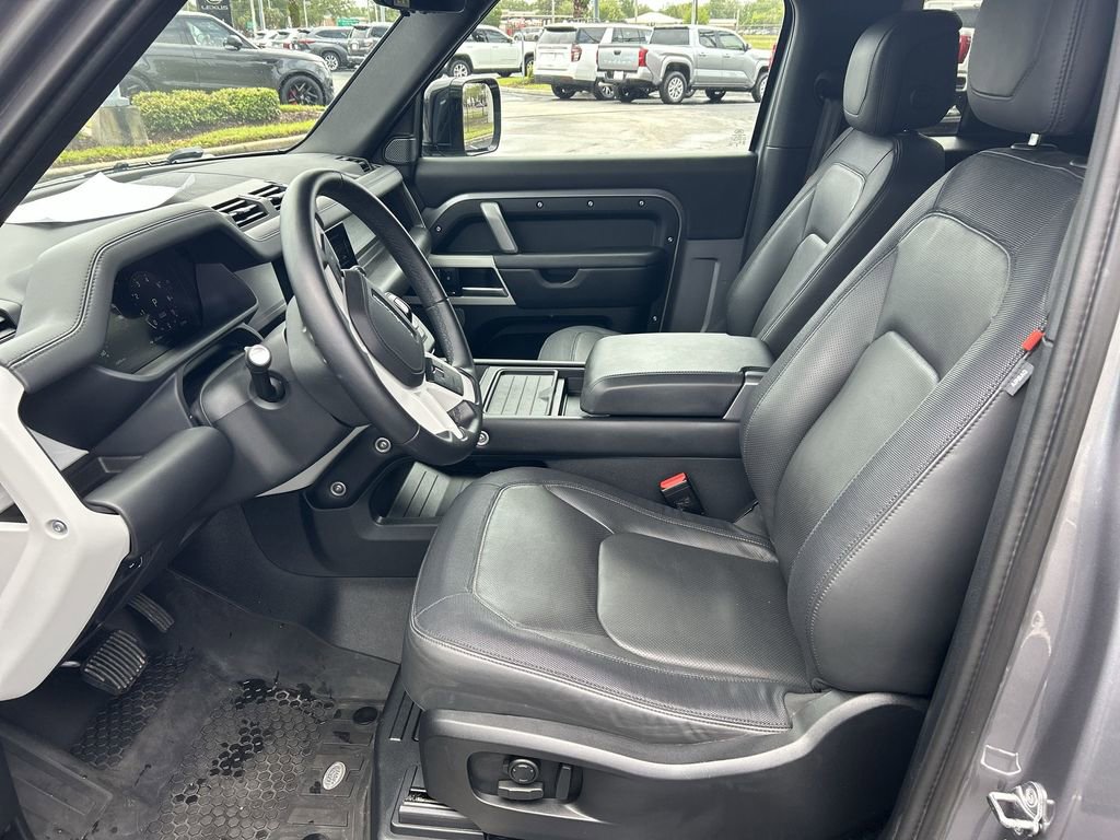 Used 2024 Land Rover Defender 90 X-Dynamic SE AWD/4WD image 30