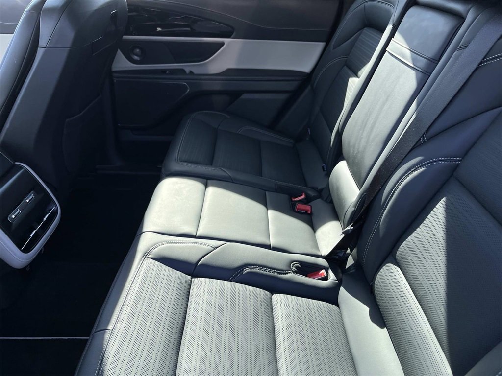 Used 2025 Lincoln Nautilus Reserve image 19