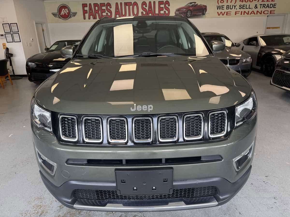 Used 2018 Jeep Compass Limited w/ Navigation Group FWD image 2