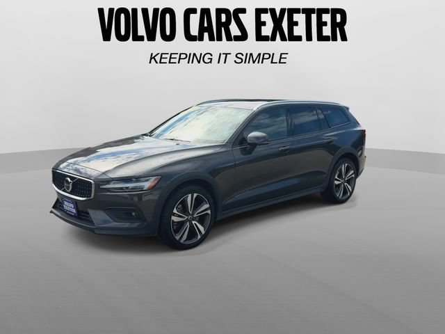 Certified 2025 Volvo V60 B5 Cross Country Plus AWD/4WD image 4