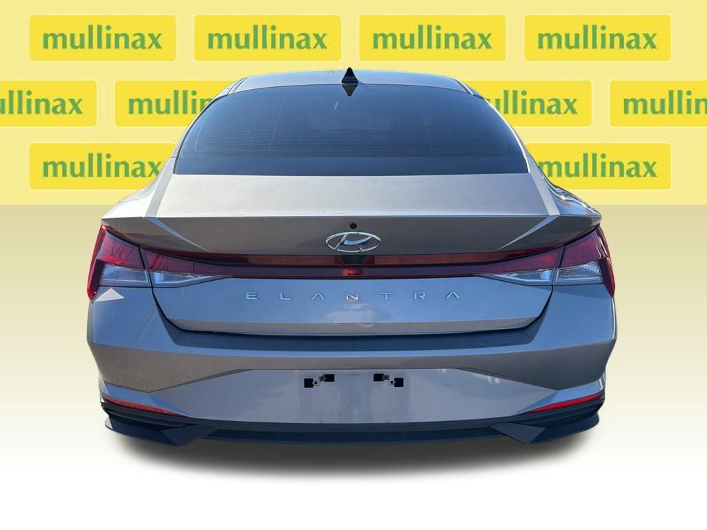 Used 2023 Hyundai Elantra SEL w/ Convenience Package image 8