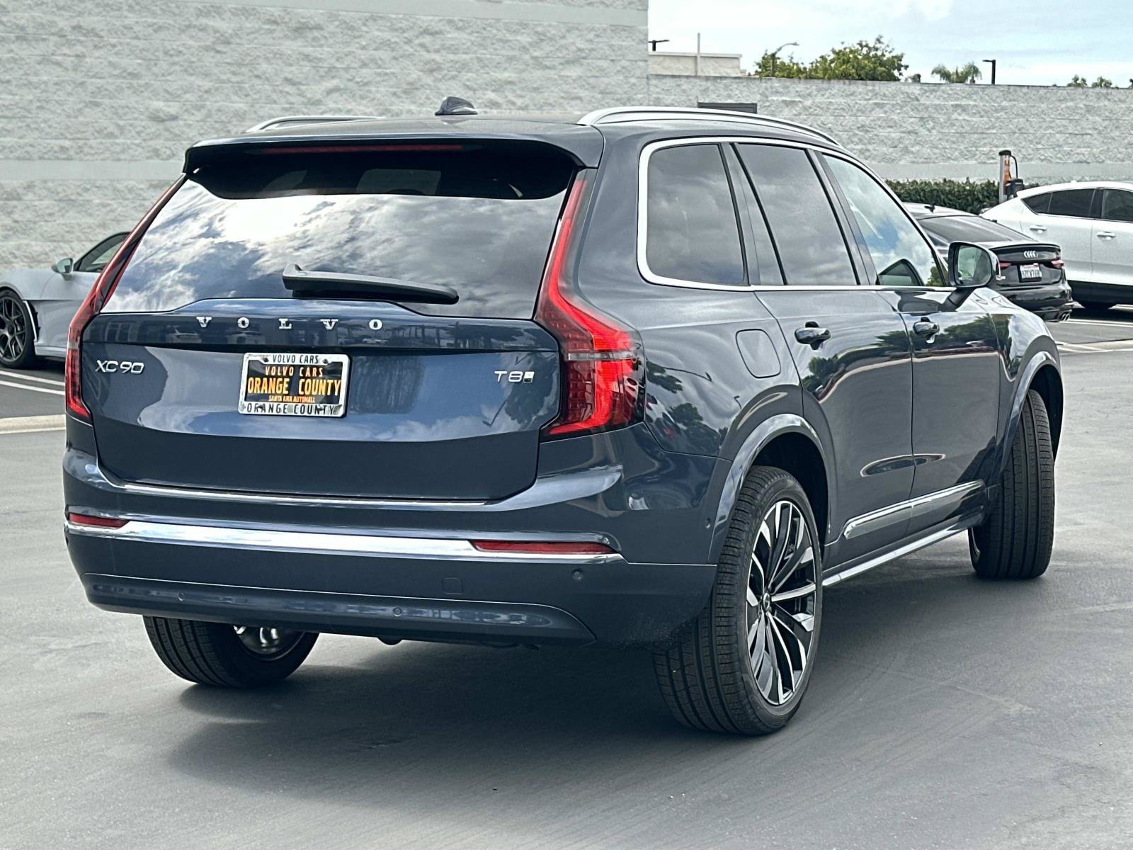 New 2026 Volvo XC90 T8 Plus w/ Protection Package Premier AWD/4WD image 6