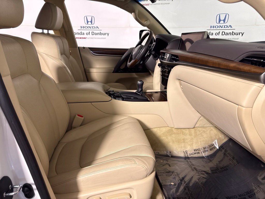 Used 2019 Lexus LX 570 4WD w/ Luxury Package image 6