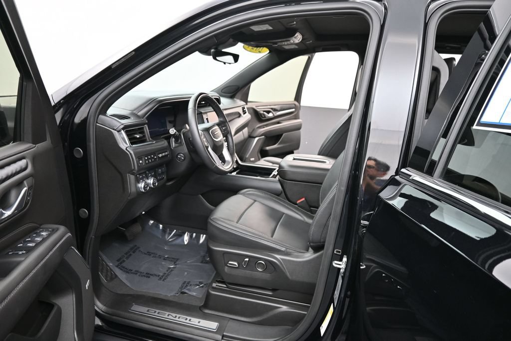 Used 2024 GMC Yukon Denali w/ Advanced Technology Package AWD/4WD image 12
