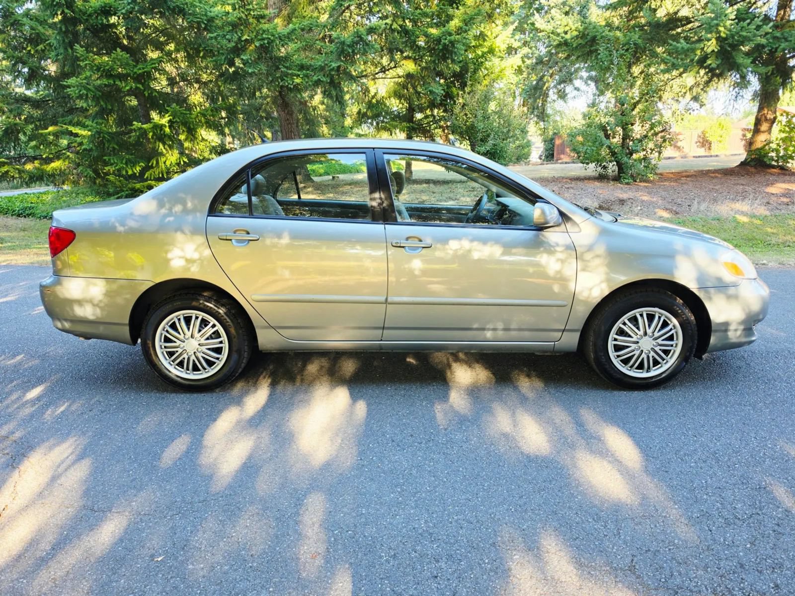 Used 2004 Toyota Corolla LE FWD image 6