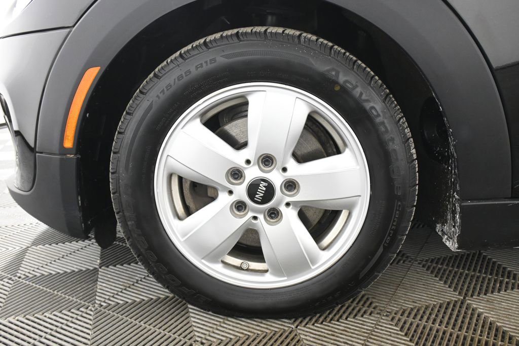 Used 2016 MINI Cooper 4-Door Hardtop image 11