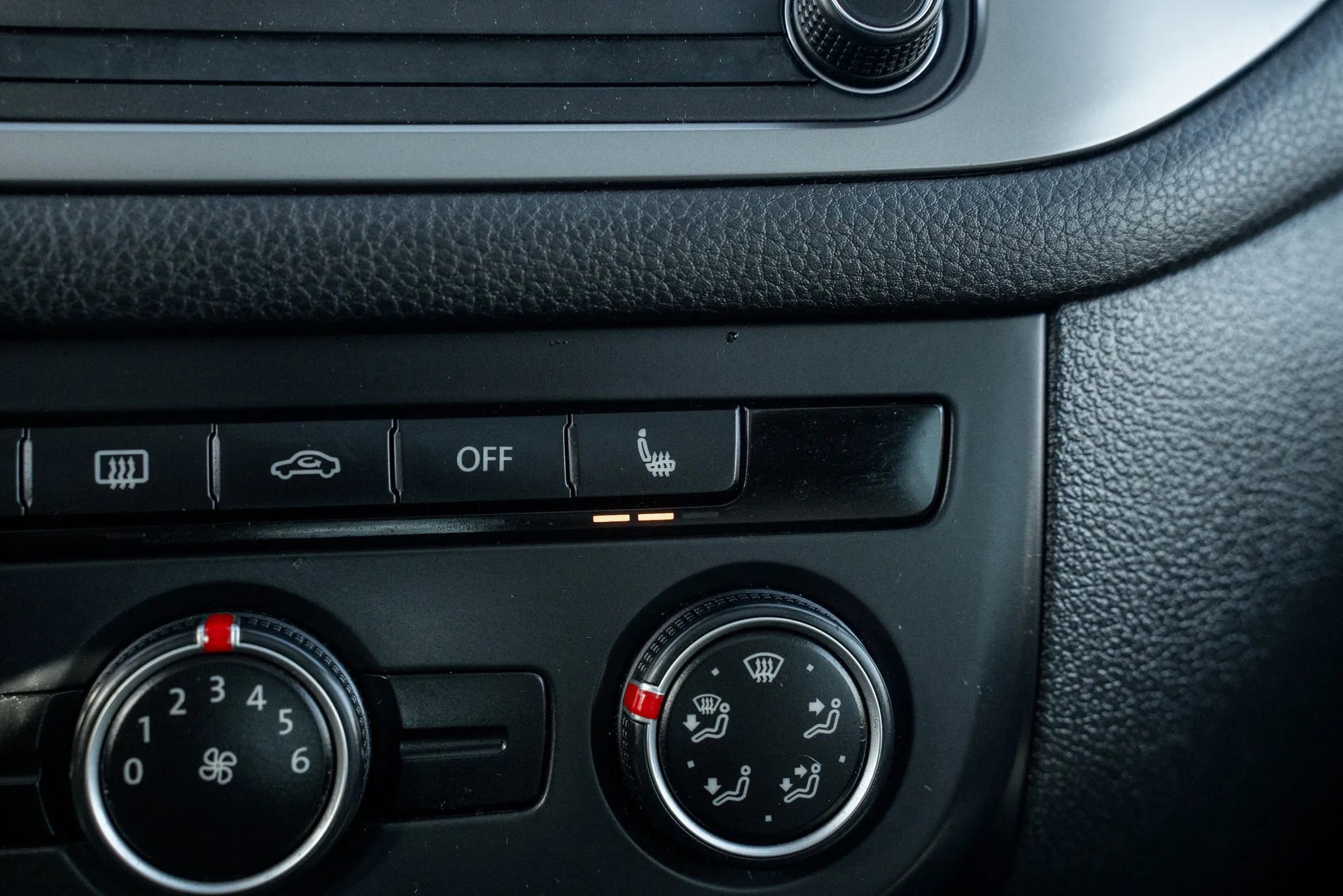 Used 2016 Volkswagen Tiguan SE image 24