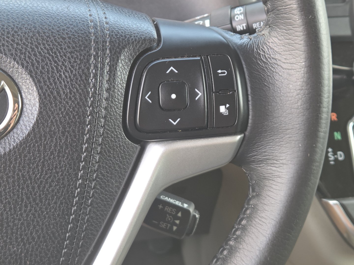 Used 2017 Toyota Sienna XLE Premium AWD/4WD image 9