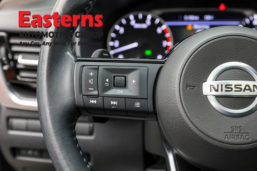 Used 2021 Nissan Rogue SV w/ Premium Package image 12