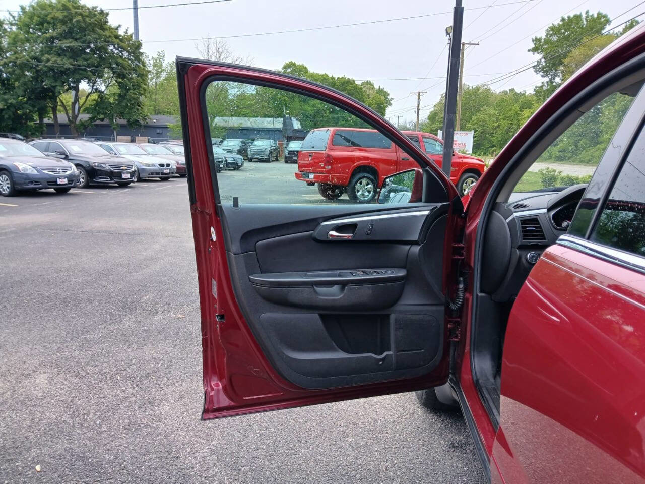 Used 2011 Chevrolet Traverse LT w/ Personal Connectivity Package image 9