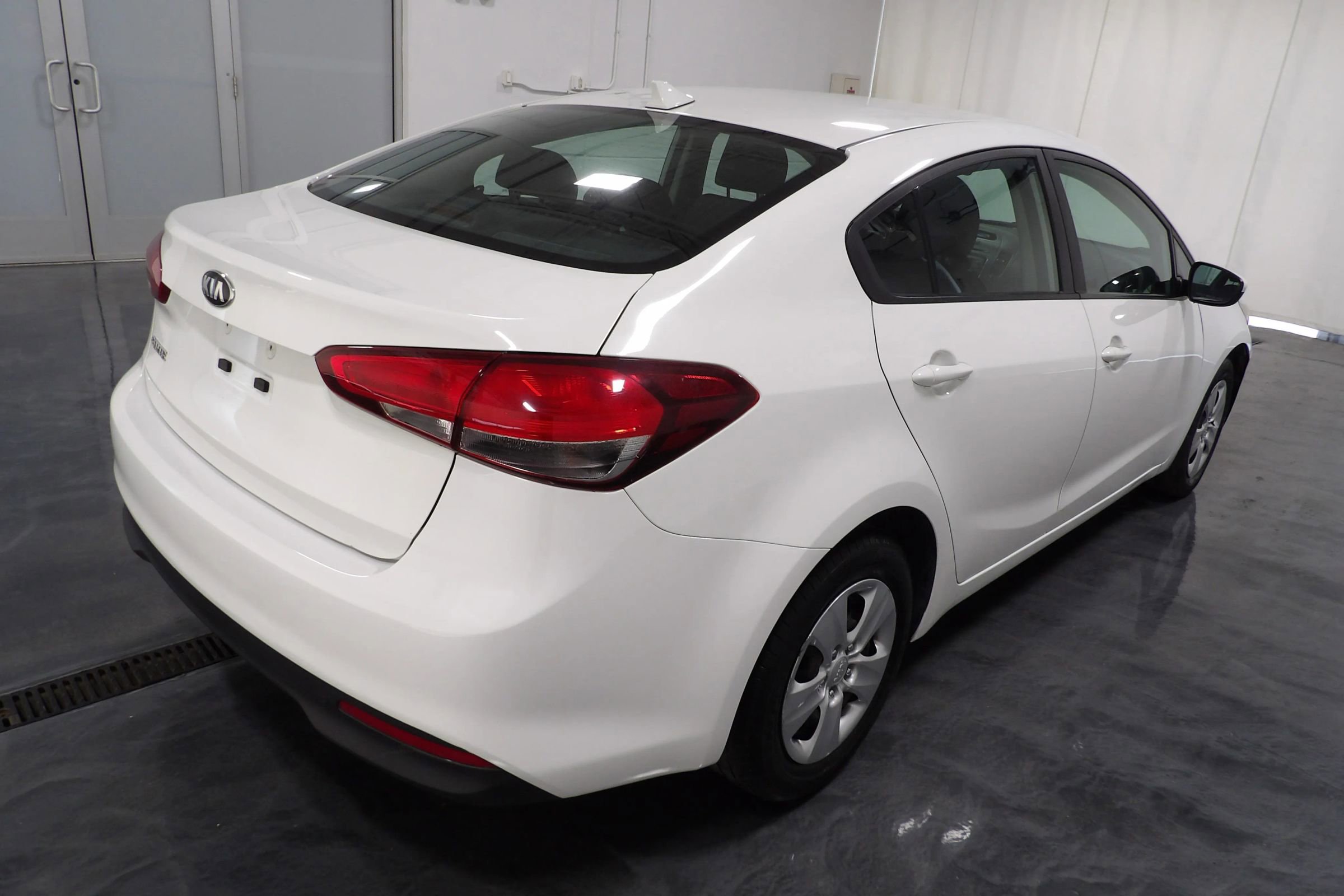Used 2017 Kia Forte LX image 4