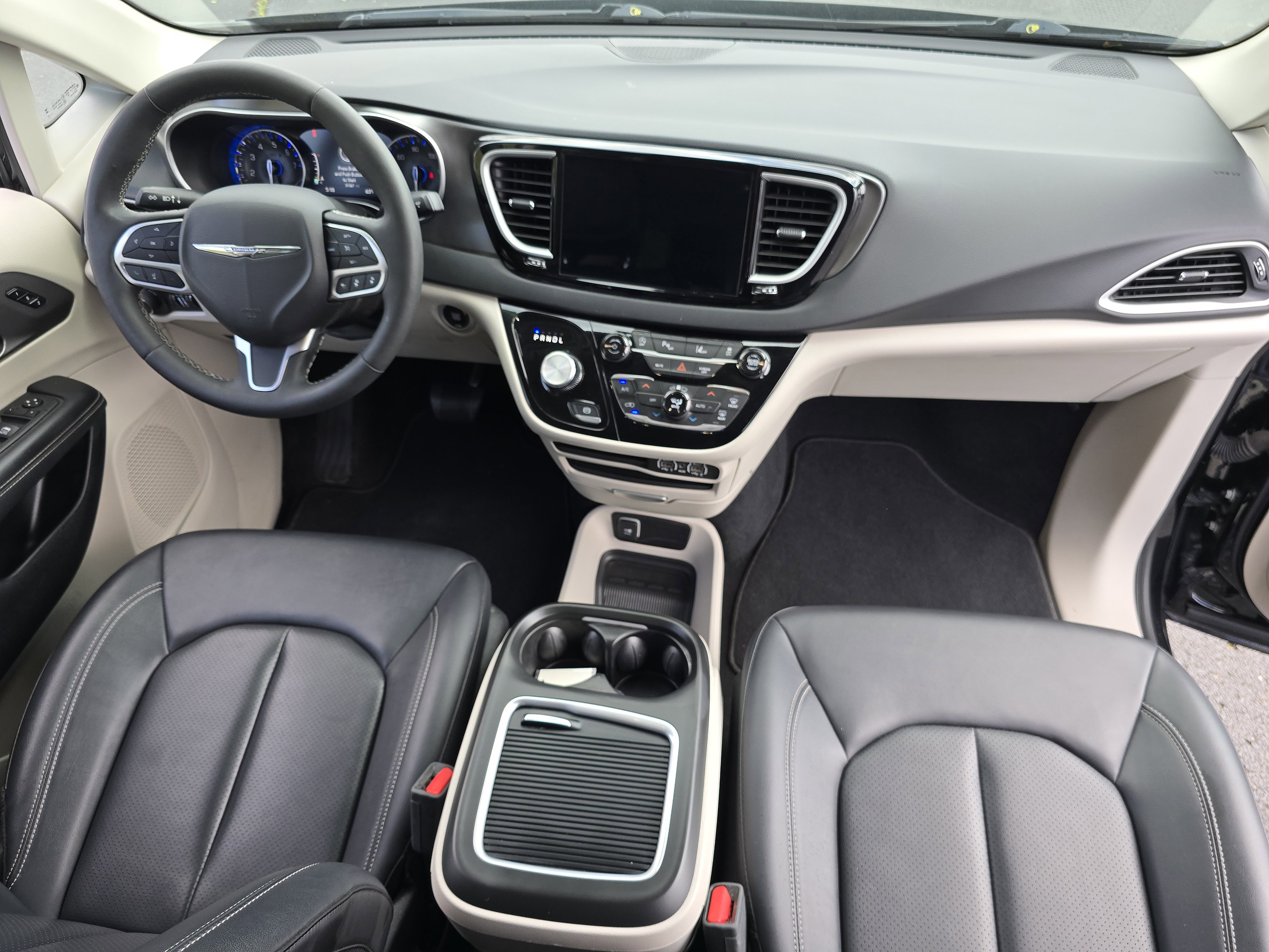 Used 2024 Chrysler Pacifica Touring-L FWD image 23