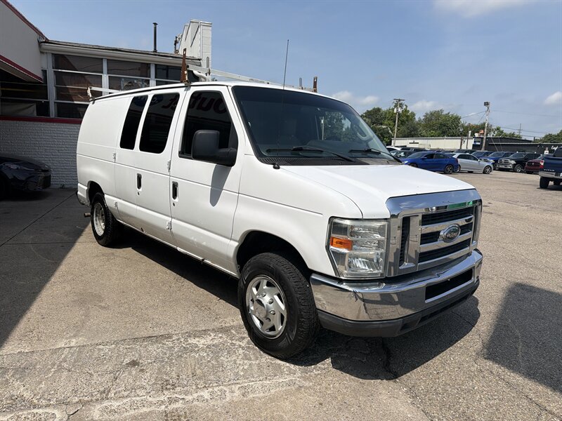 Used 2012 Ford E-150 and Econoline 150 w/ Commercial Cargo Van Pkg RWD image 4