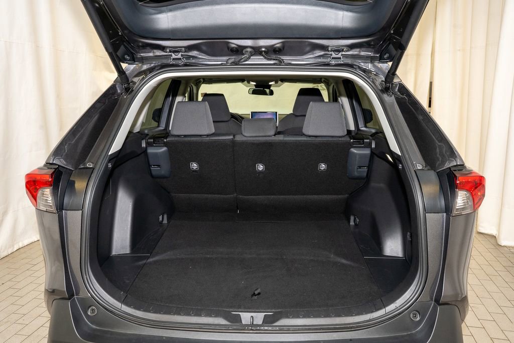 Used 2025 Toyota RAV4 XLE w/ Convenience Package image 5