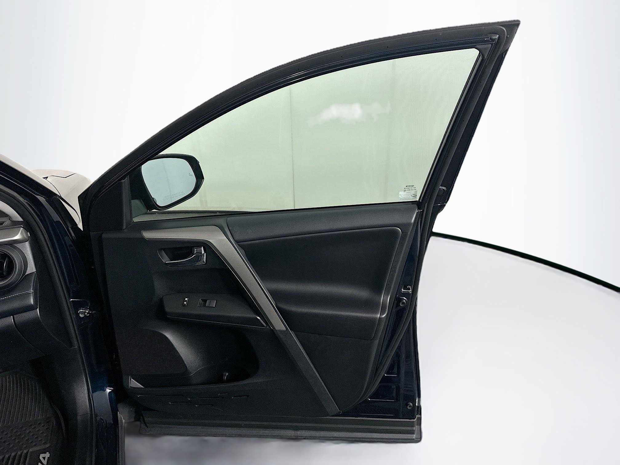 Used 2018 Toyota RAV4 XLE w/ Plus Extra Value Package image 31