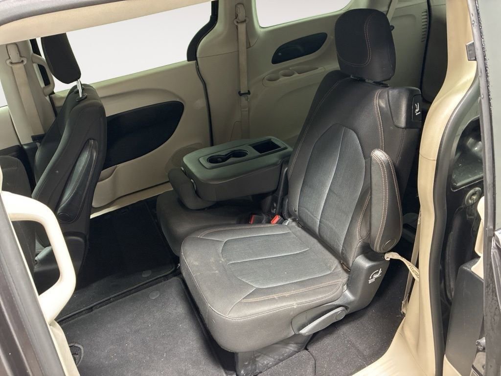 Used 2017 Chrysler Pacifica LX image 9