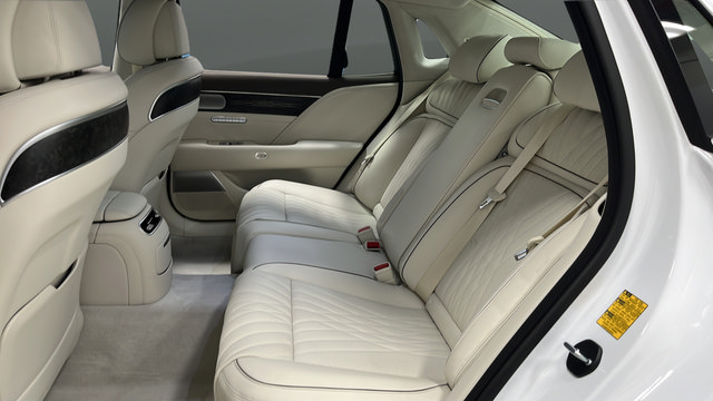 Used 2025 Genesis G90 3.5T AWD/4WD image 24