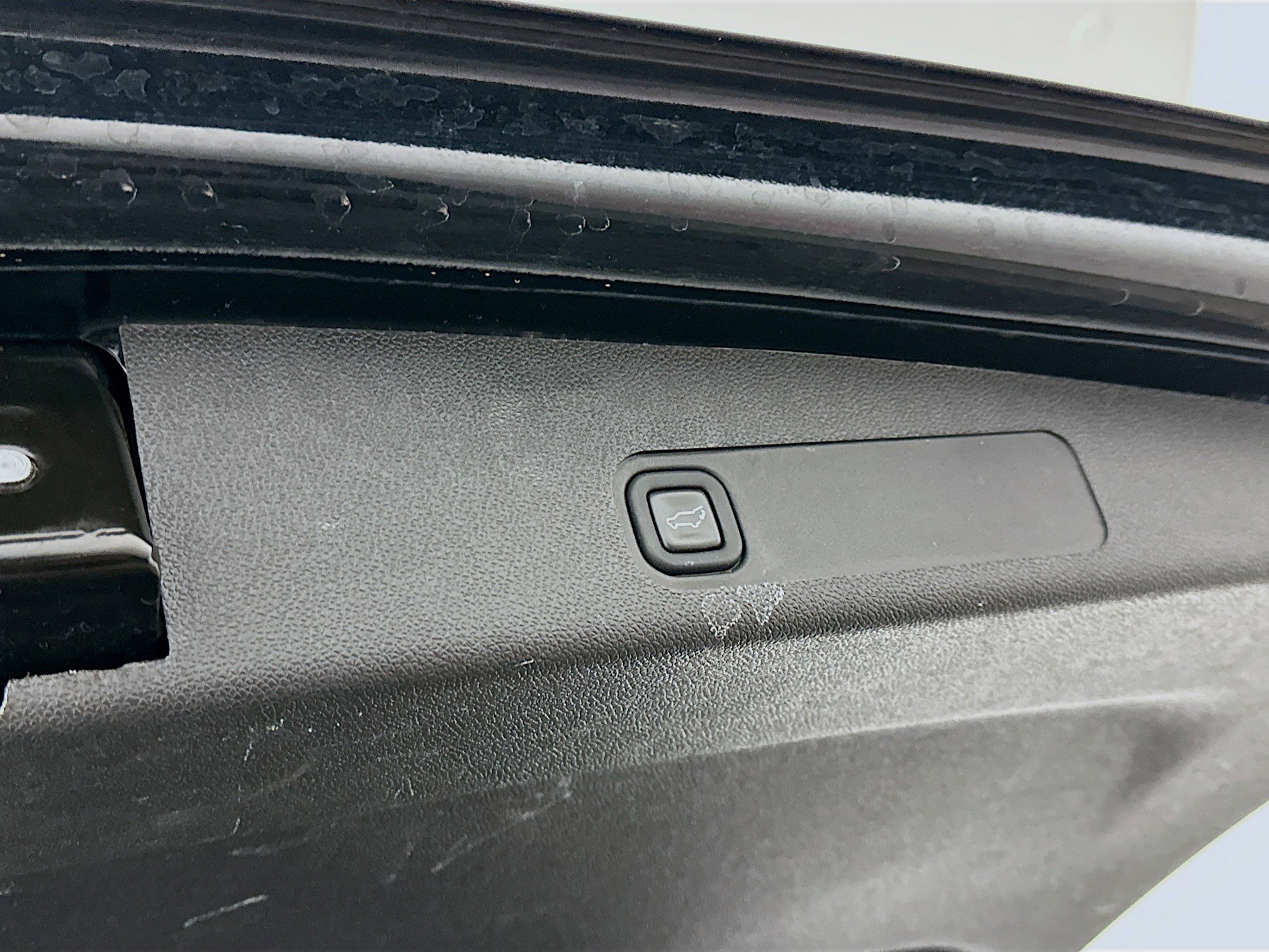 Used 2012 Cadillac Escalade Premium image 32