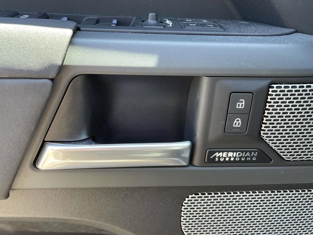 Certified 2023 Land Rover Defender 130 X-Dynamic SE AWD/4WD image 34