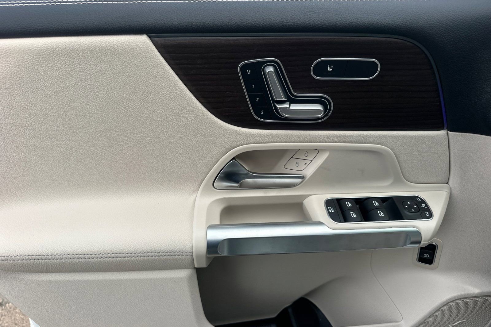 New 2026 Mercedes-Benz GLB 250 4MATIC image 21