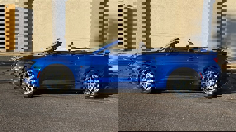 Used 2018 Chevrolet Camaro LT image 2