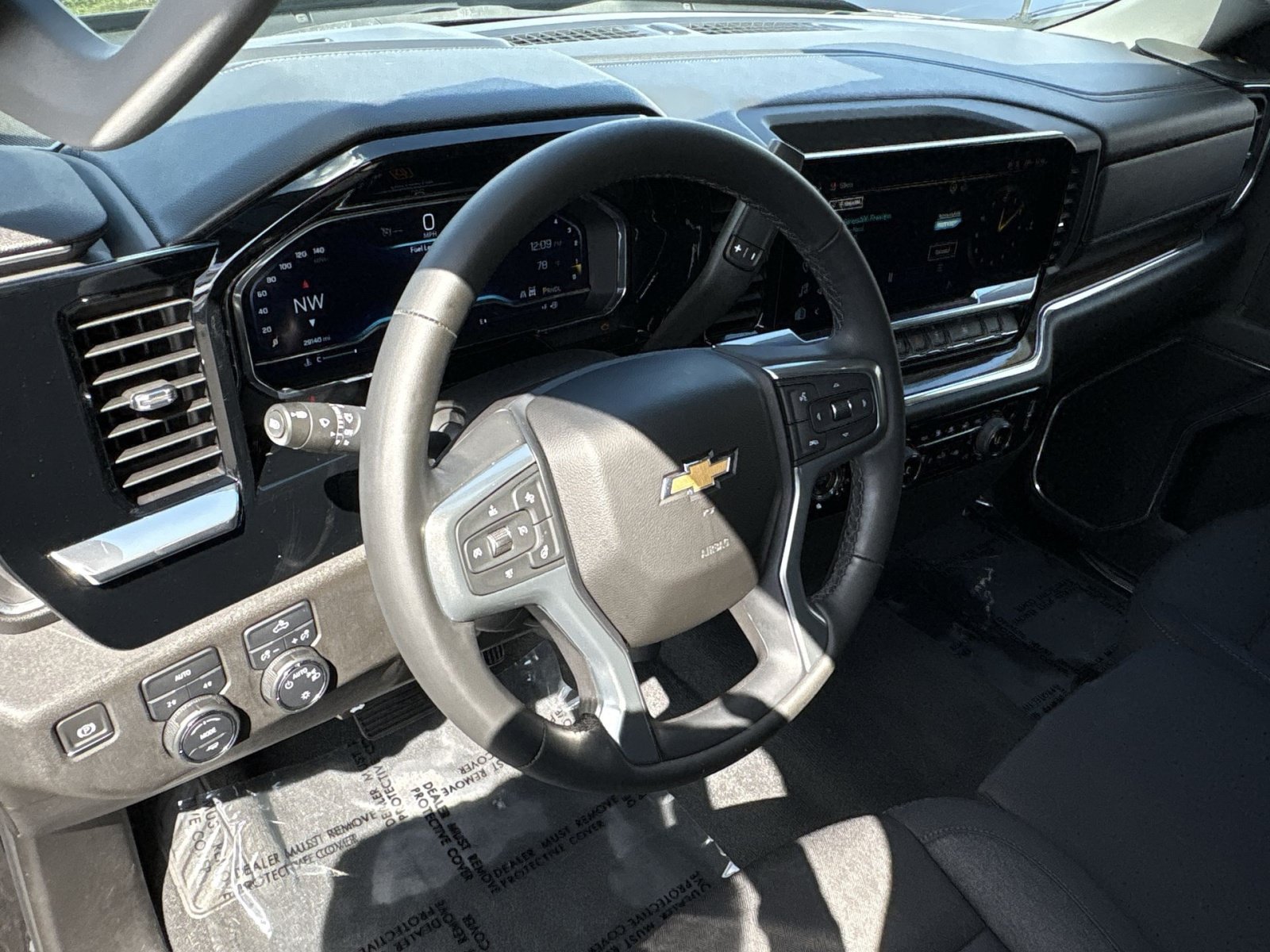 Used 2023 Chevrolet Silverado 1500 LT AWD/4WD image 16