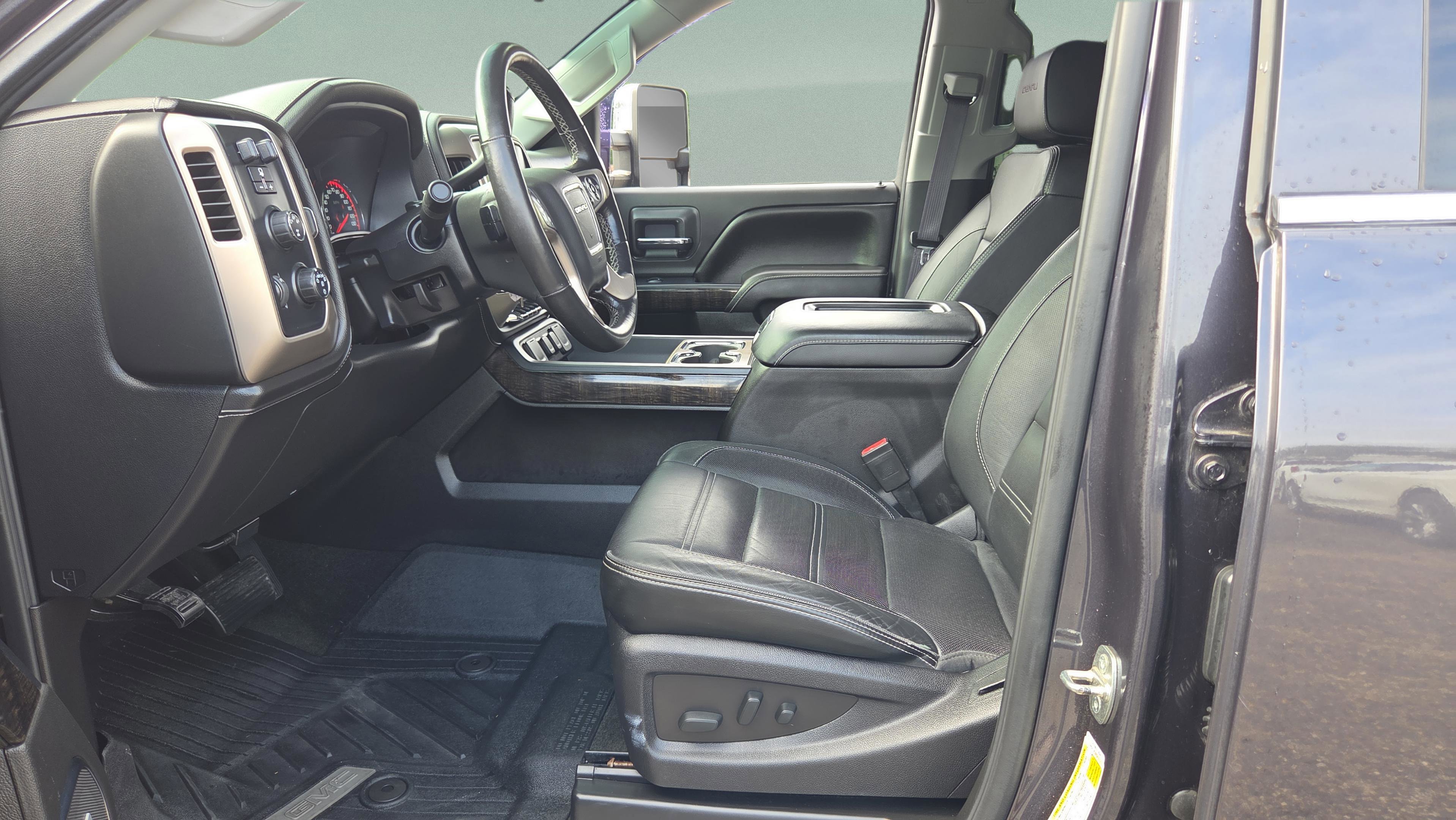 Used 2016 GMC Sierra 2500 Denali w/ Duramax Plus Package AWD/4WD image 9
