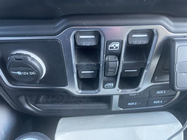 Used 2020 Jeep Gladiator Overland w/ LED Lighting Group image 19