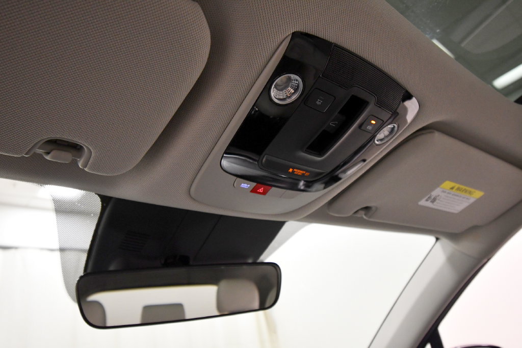 Certified 2024 Kia Sorento S w/ Panoramic Sunroof Package AWD/4WD image 29