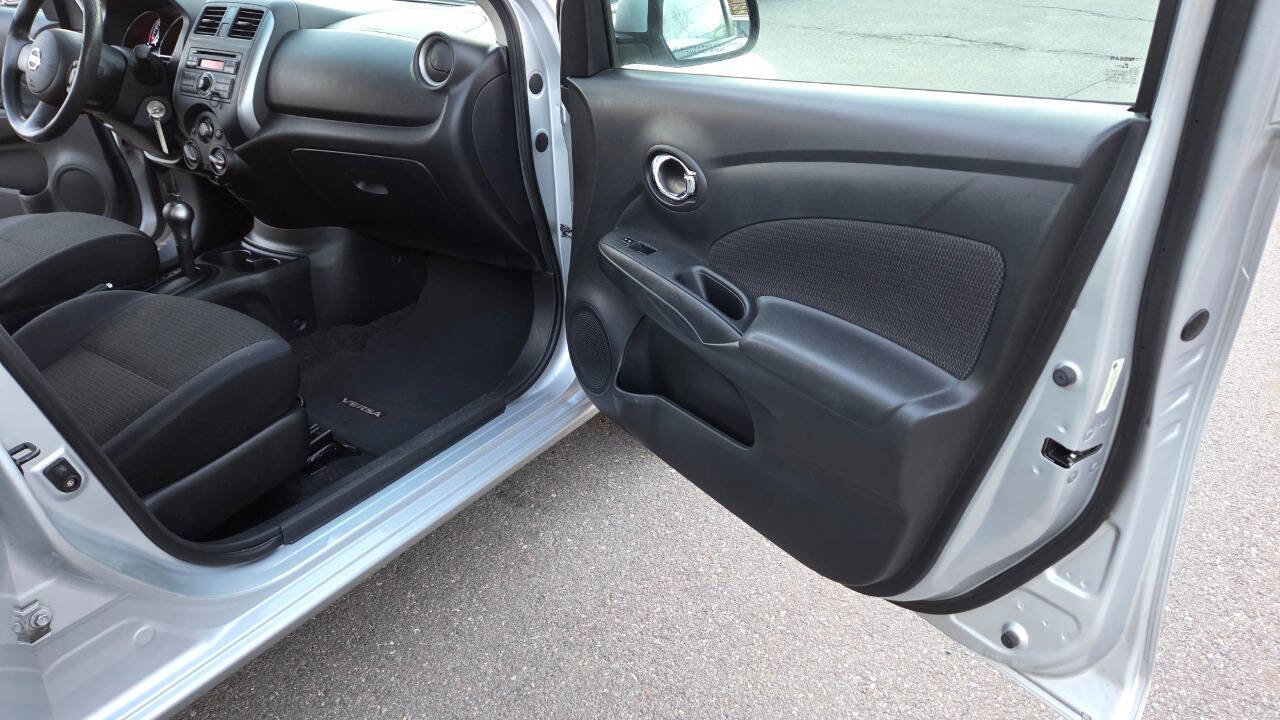 Used 2013 Nissan Versa SV image 33