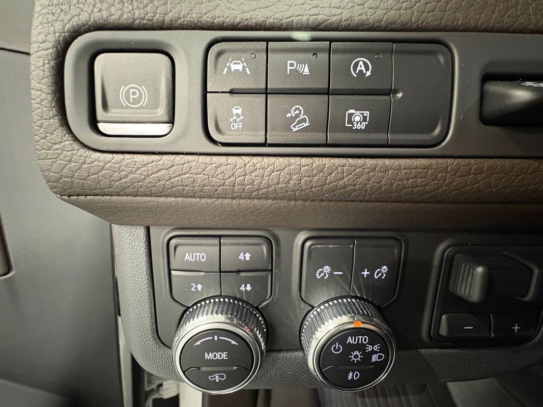 Used 2023 GMC Yukon Denali w/ LPO, Floor Liner Package AWD/4WD image 36
