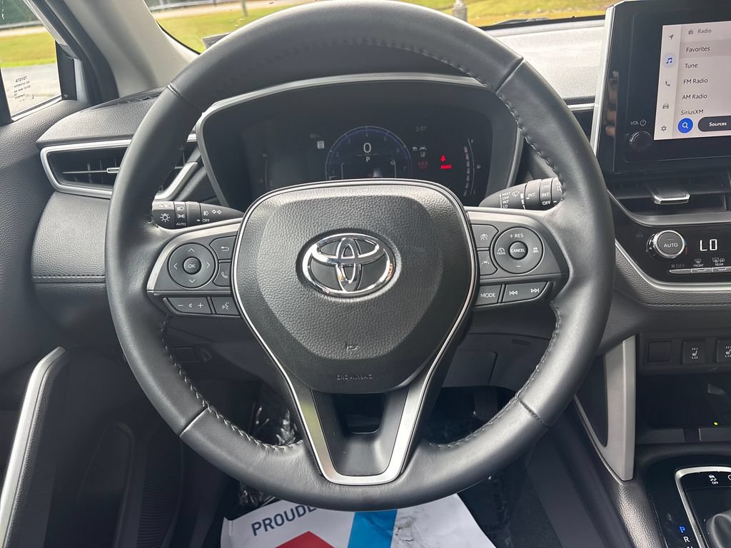 Used 2025 Toyota Corolla Cross XLE FWD image 18