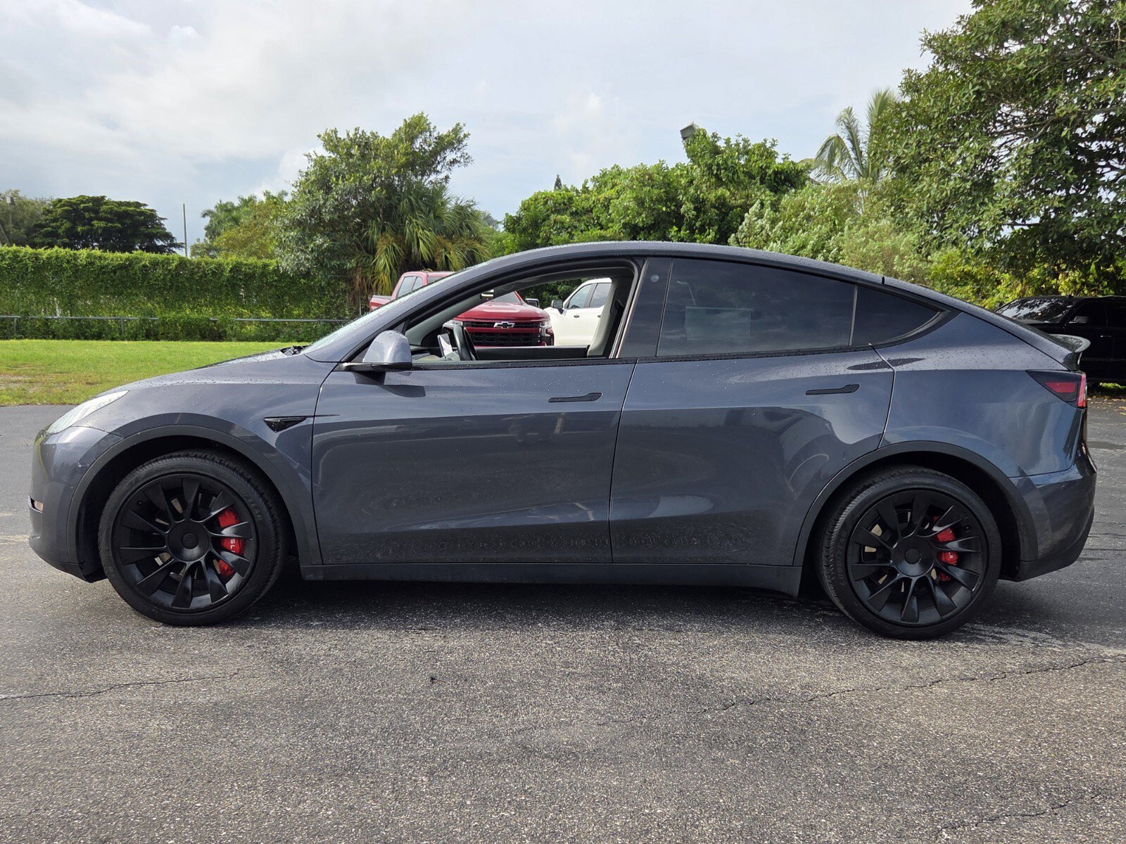 Used 2022 Tesla Model Y Long Range AWD/4WD image 2