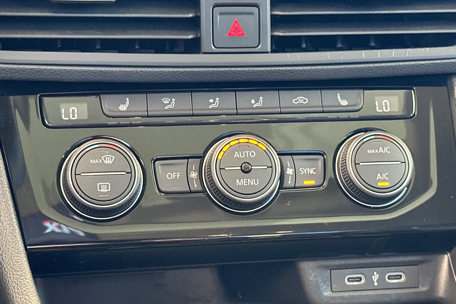 Used 2024 Volkswagen Jetta SE w/ Panoramic Sunroof Package image 19