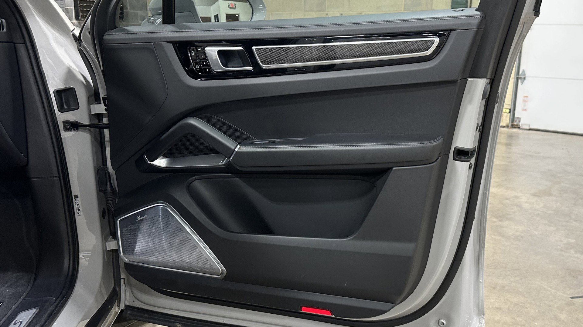 Used 2021 Porsche Cayenne Turbo S image 23