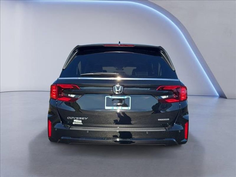 New 2026 Honda Odyssey Touring image 5