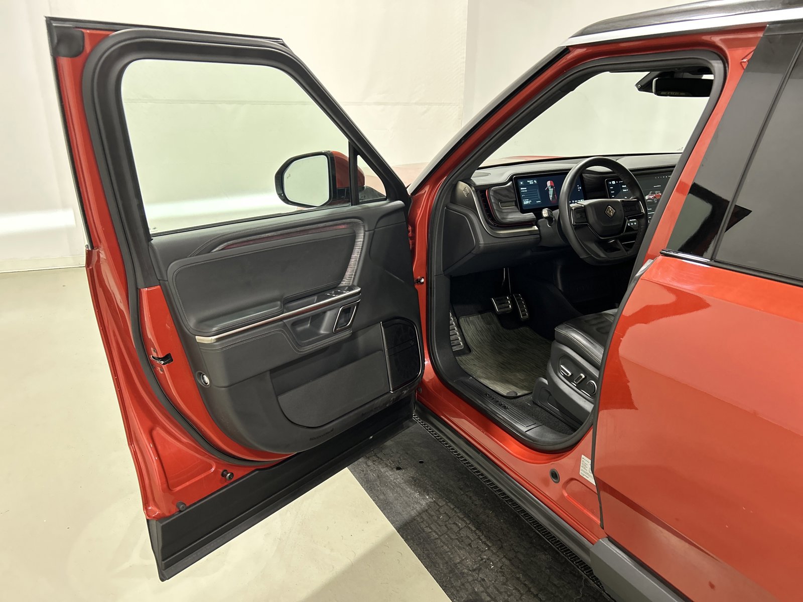 Used 2023 Rivian R1S Launch Edition image 16