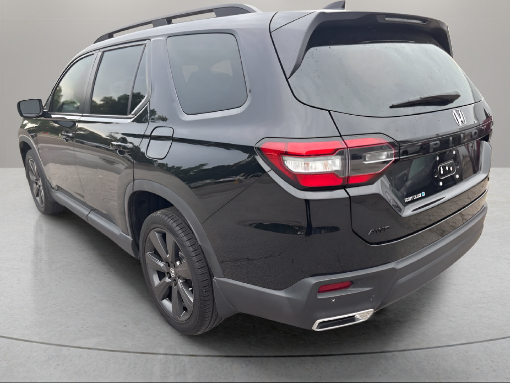 Used 2025 Honda Pilot Sport image 4