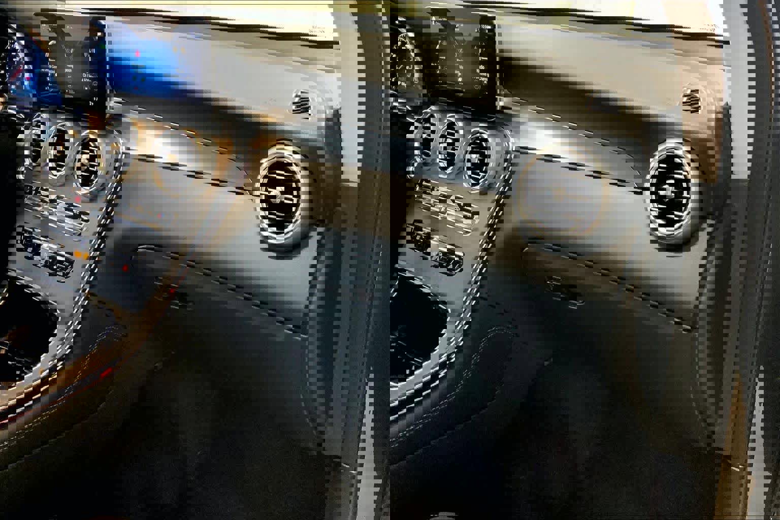 Used 2021 Mercedes-Benz GLC 300 4MATIC image 19