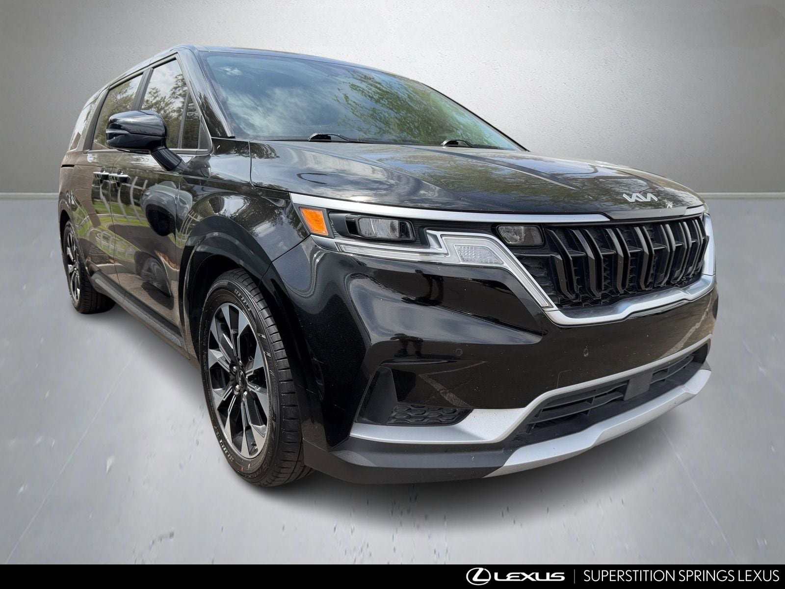 Used 2022 Kia Carnival EX FWD image 2