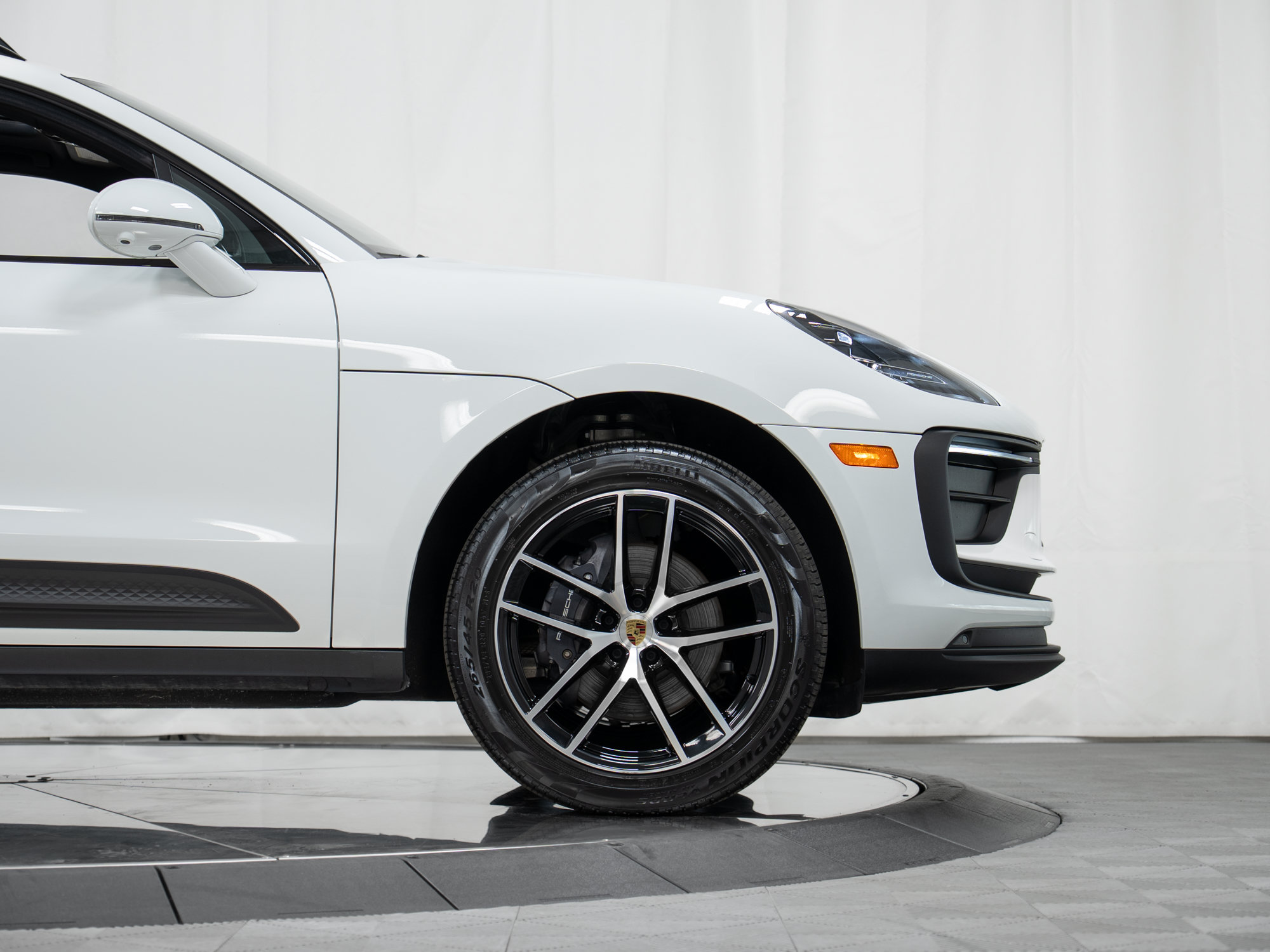 Certified 2022 Porsche Macan AWD/4WD image 11