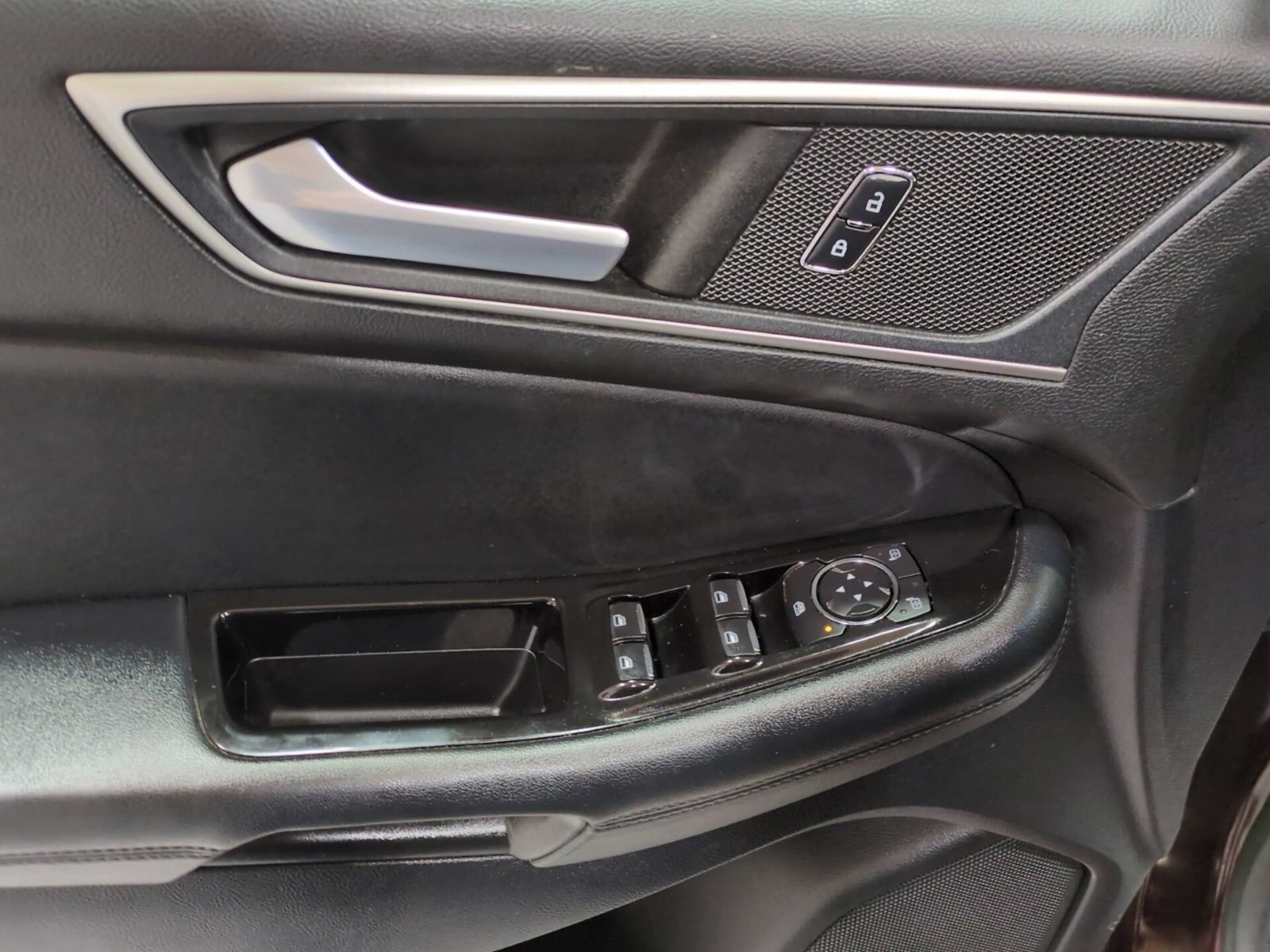 Used 2017 Ford Edge SEL w/ Equipment Group 201A AWD/4WD image 17