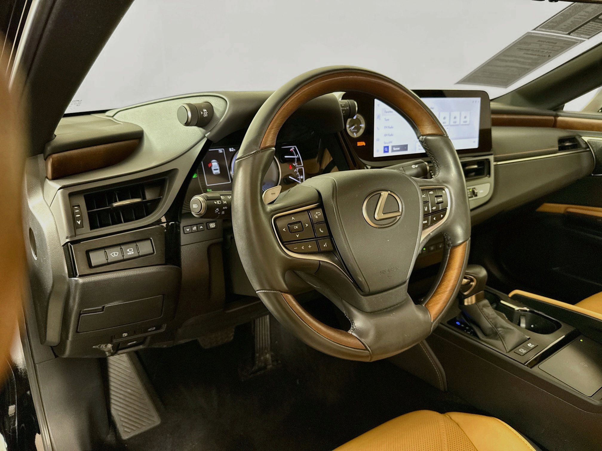 Used 2024 Lexus ES 300h w/ Accessory Package (Z2) FWD image 9