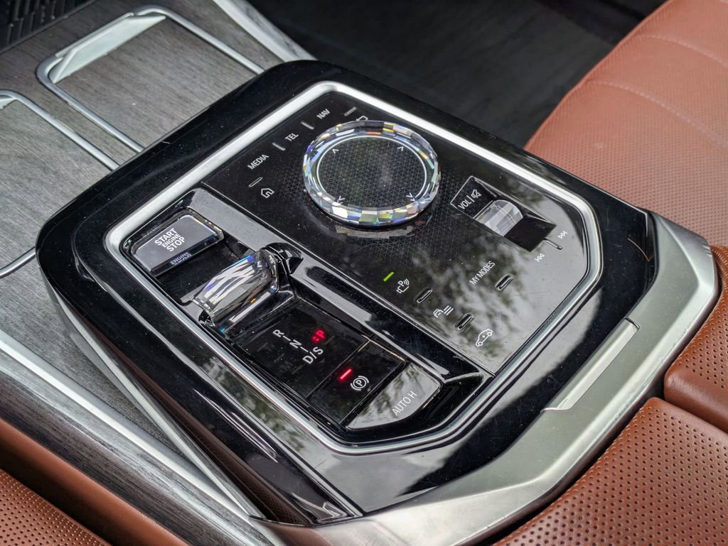 Used 2023 BMW 740i RWD image 16
