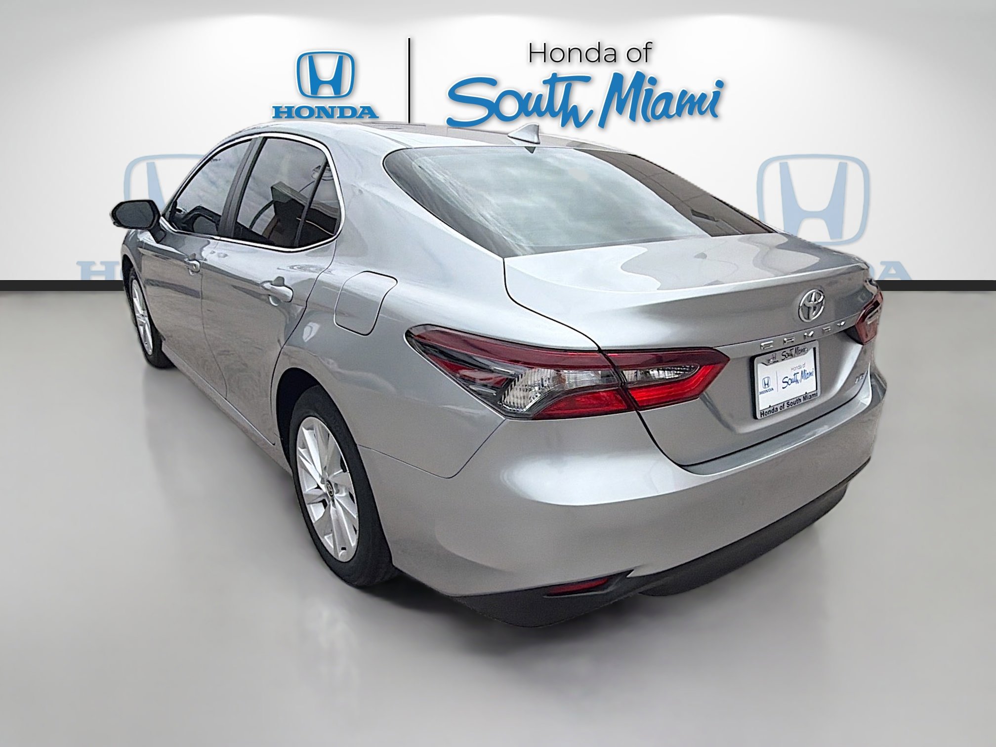 Used 2024 Toyota Camry LE FWD image 5