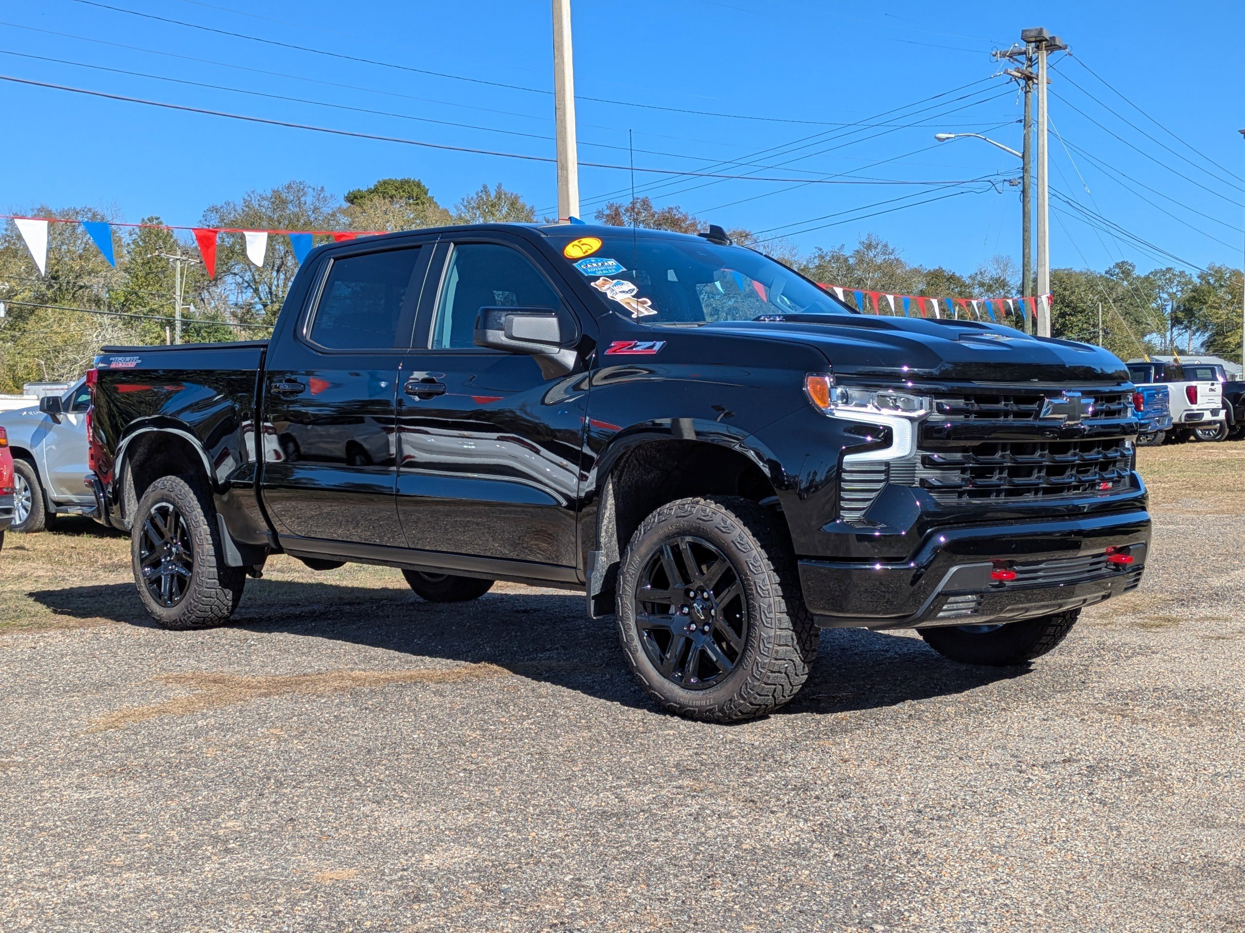 Used 2025 Chevrolet Silverado 1500 LT Trail Boss w/ Convenience Package II image 2