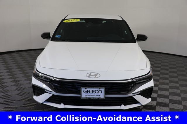 Used 2025 Hyundai Elantra Sport image 3