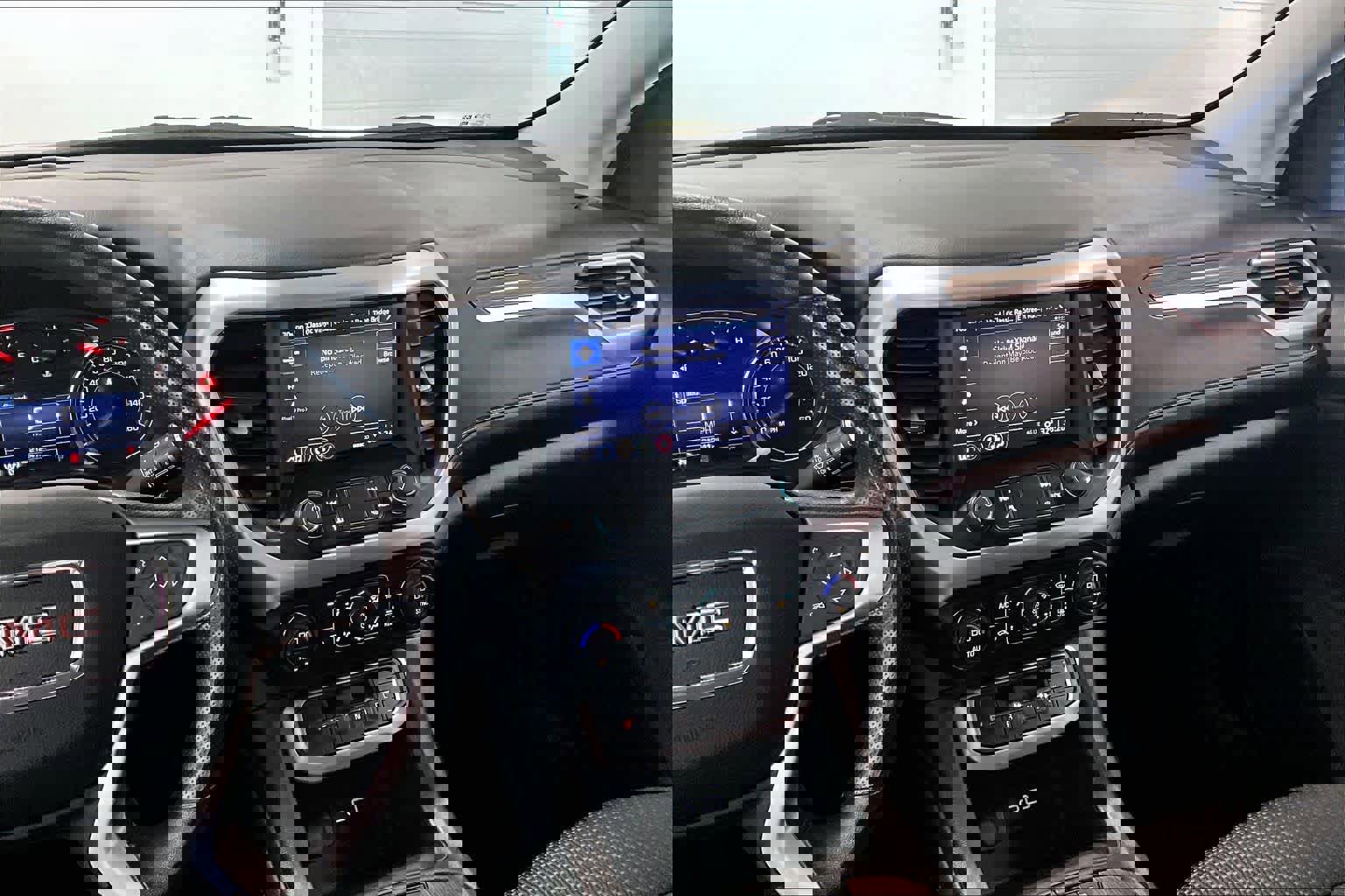 Used 2023 GMC Acadia SLE w/ Driver Convenience Package image 13